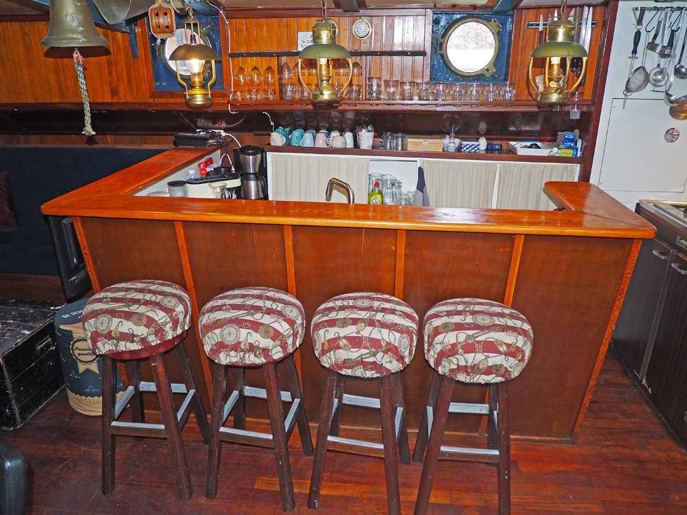 Saloon, Accommodation